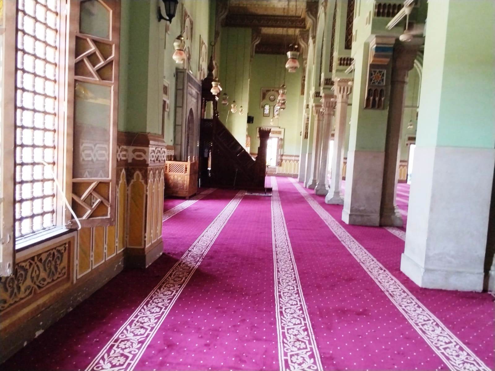 المسجد من الداخل