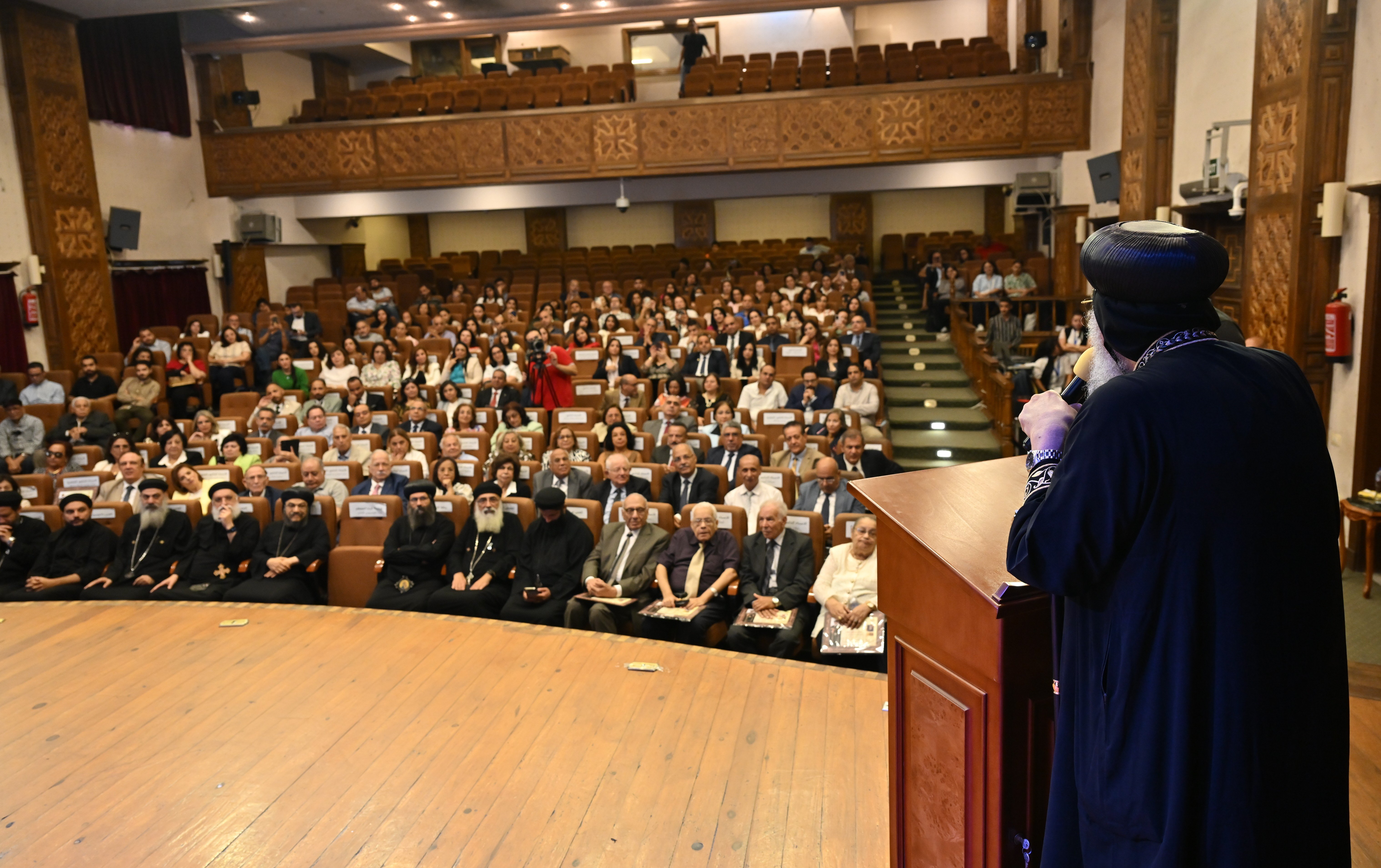 البابا تواضروس يلتقى أساتذة جامعة الإسكندرية  (1)