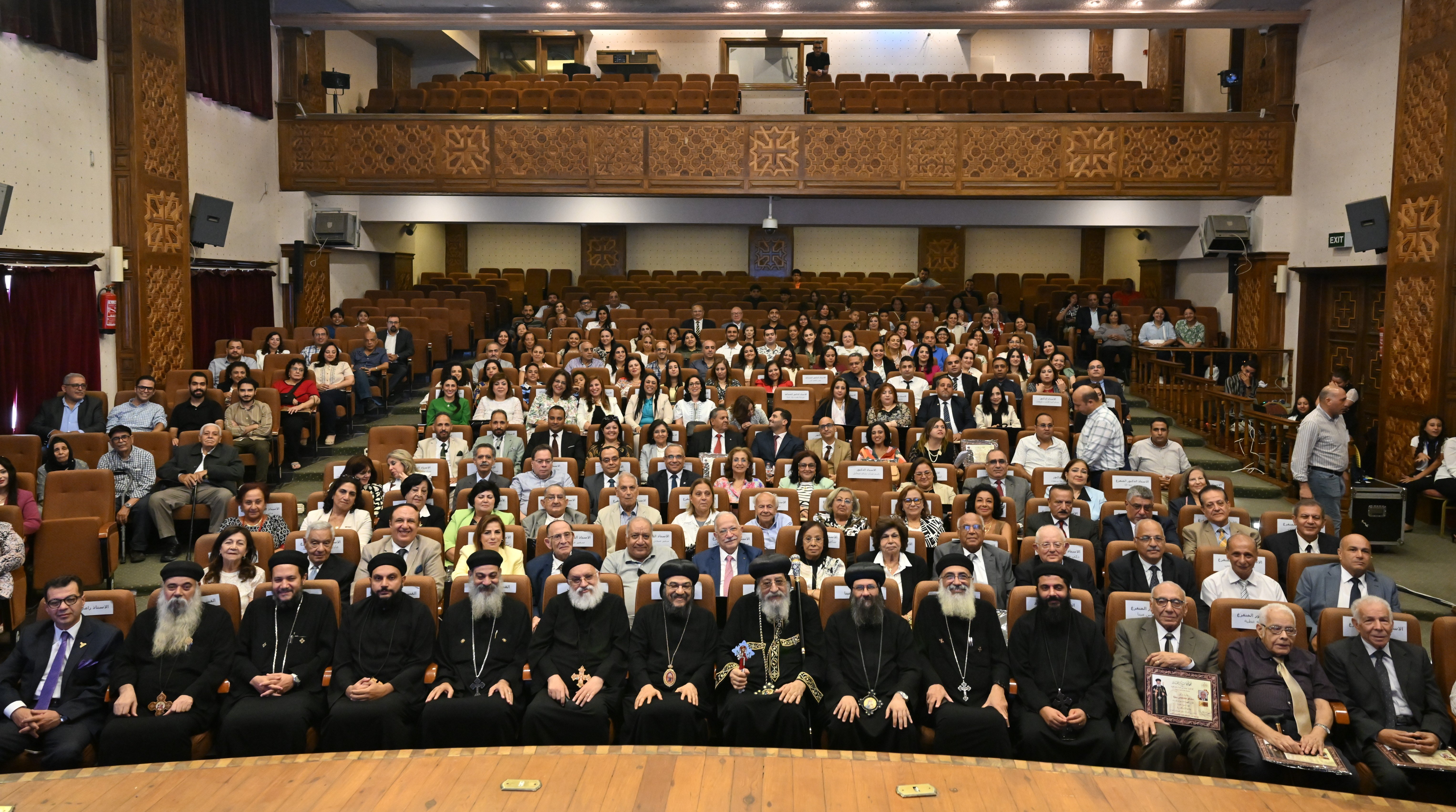 البابا تواضروس يلتقى أساتذة جامعة الإسكندرية  (4)