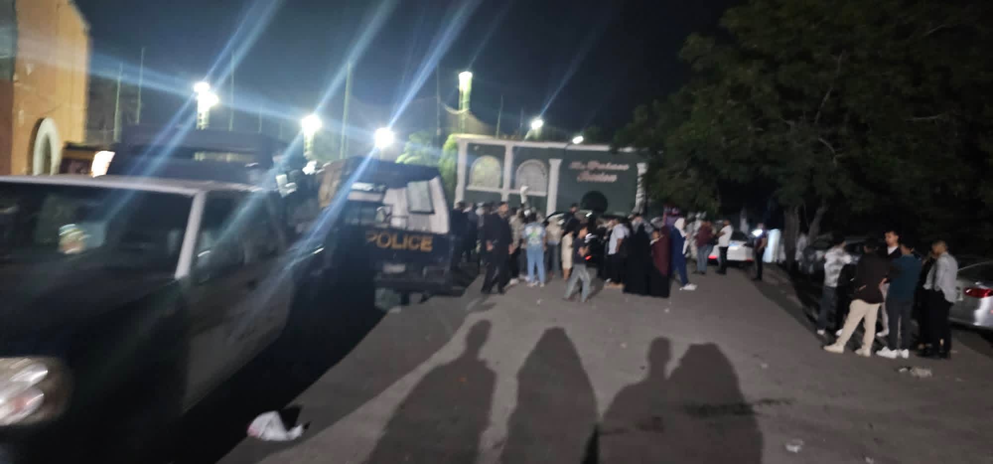 الإسعاف والاهالي لحظة الحادث