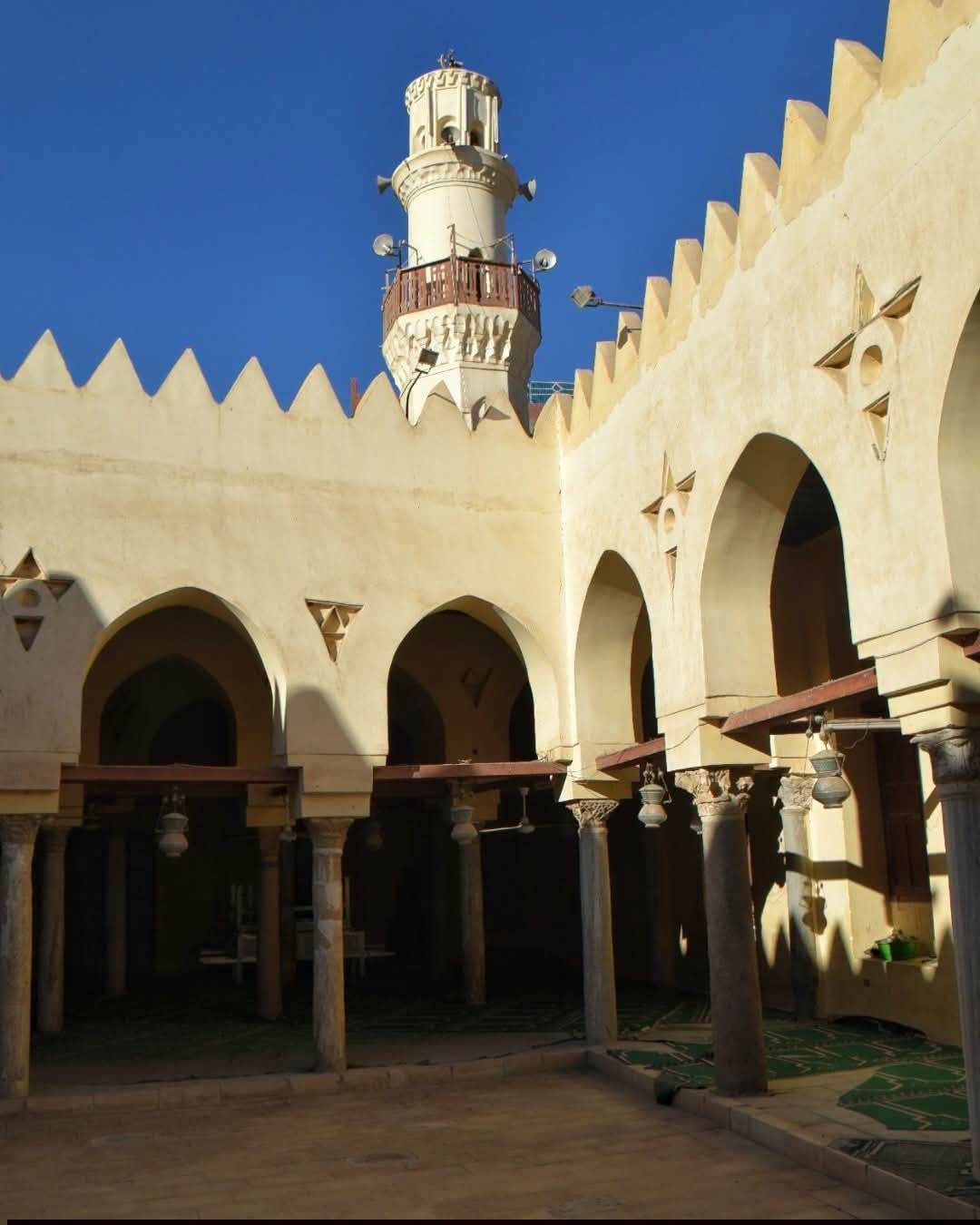 المسجد من الداخل المسجد من الداخل