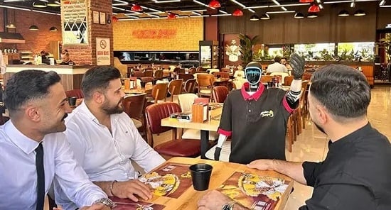 روبوت فيكو يمارس عمله