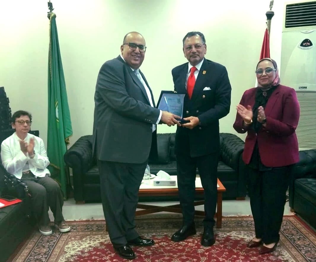 تكريم هيئة التدريس بجامعة القاهرة تكريم هيئة التدريس بجامعة القاهرة