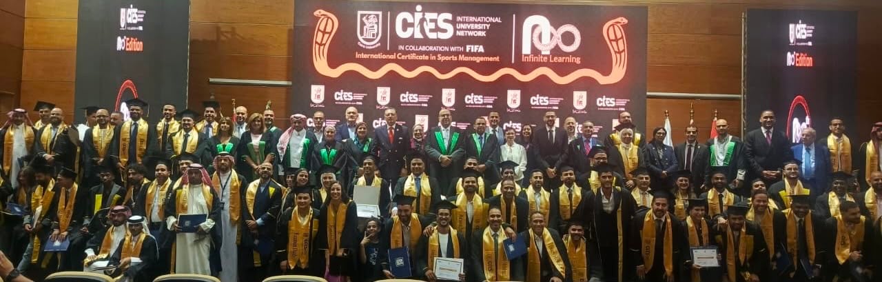 جامعة القاهرة تحتفل بتخرج دفعة جديدة جامعة القاهرة تحتفل بتخرج دفعة جديدة