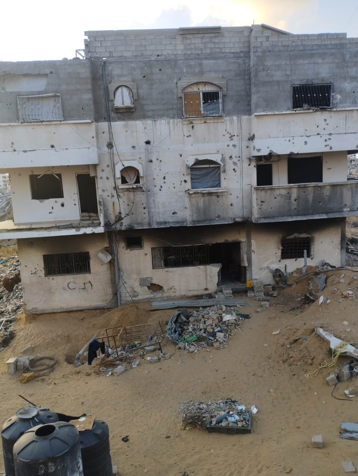 منزل أحمد عزام قبل القصف