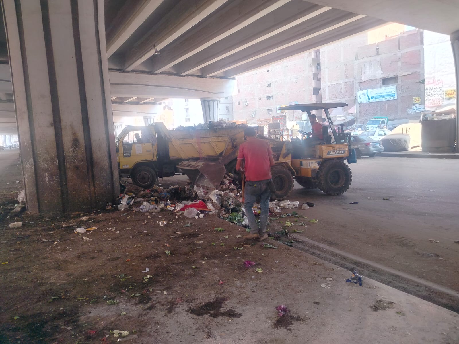 رفع مخلفات شوارع المعهد الدينى وكفر طهرمس والبراجيل بالجيزة