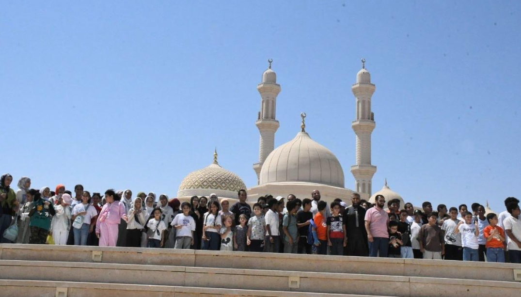 الأطفال في مسجد مصر بالعاصمة الأطفال في مسجد مصر بالعاصمة