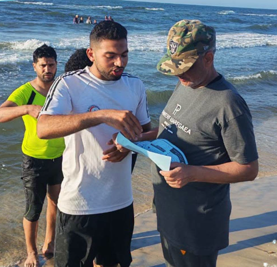 طلاب كلية تمريض كفر الشيخ يوعون المصطافين