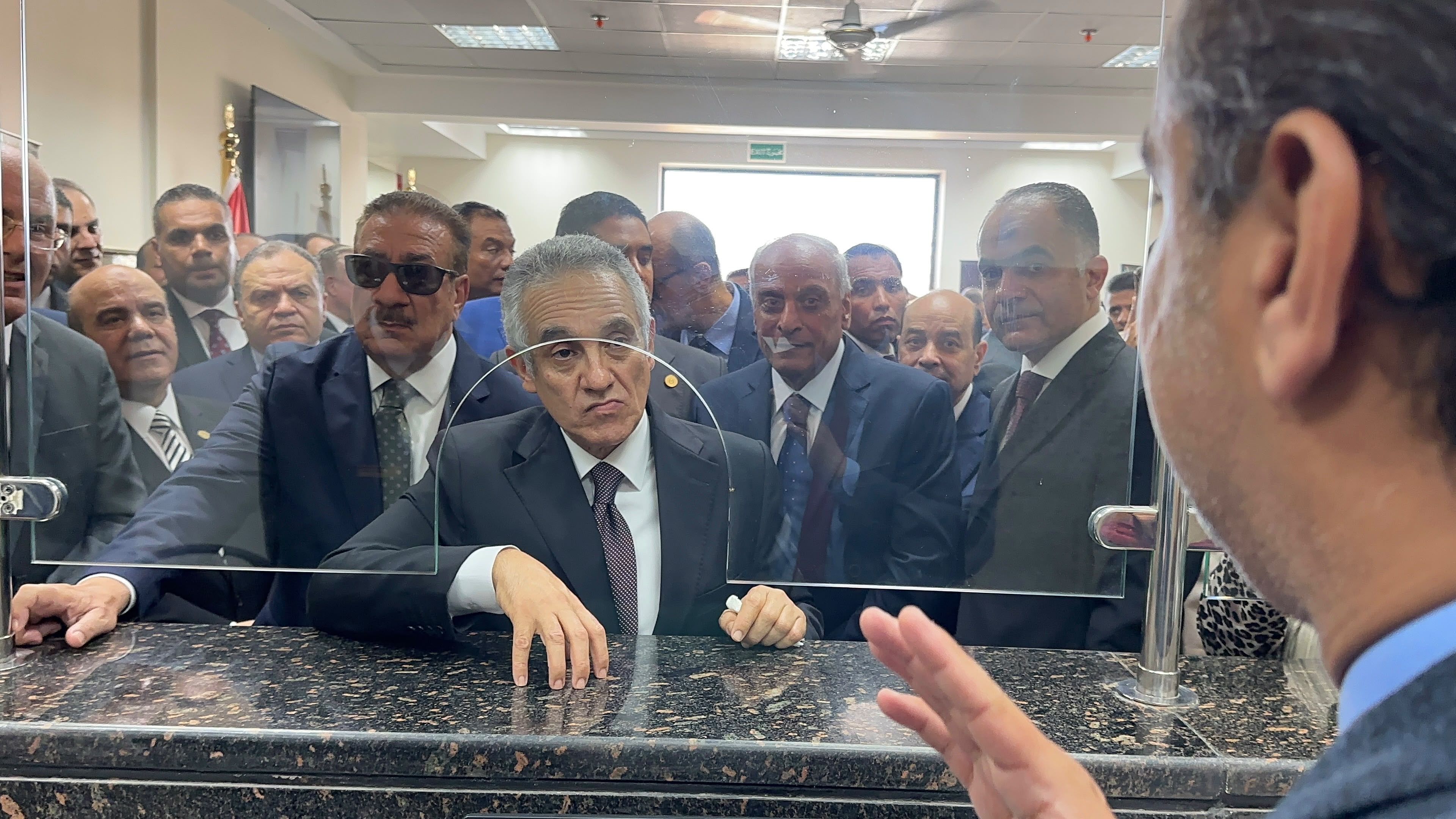 وزير العدل يطلع علي خدمات المحكمة وزير العدل يطلع علي خدمات المحكمة