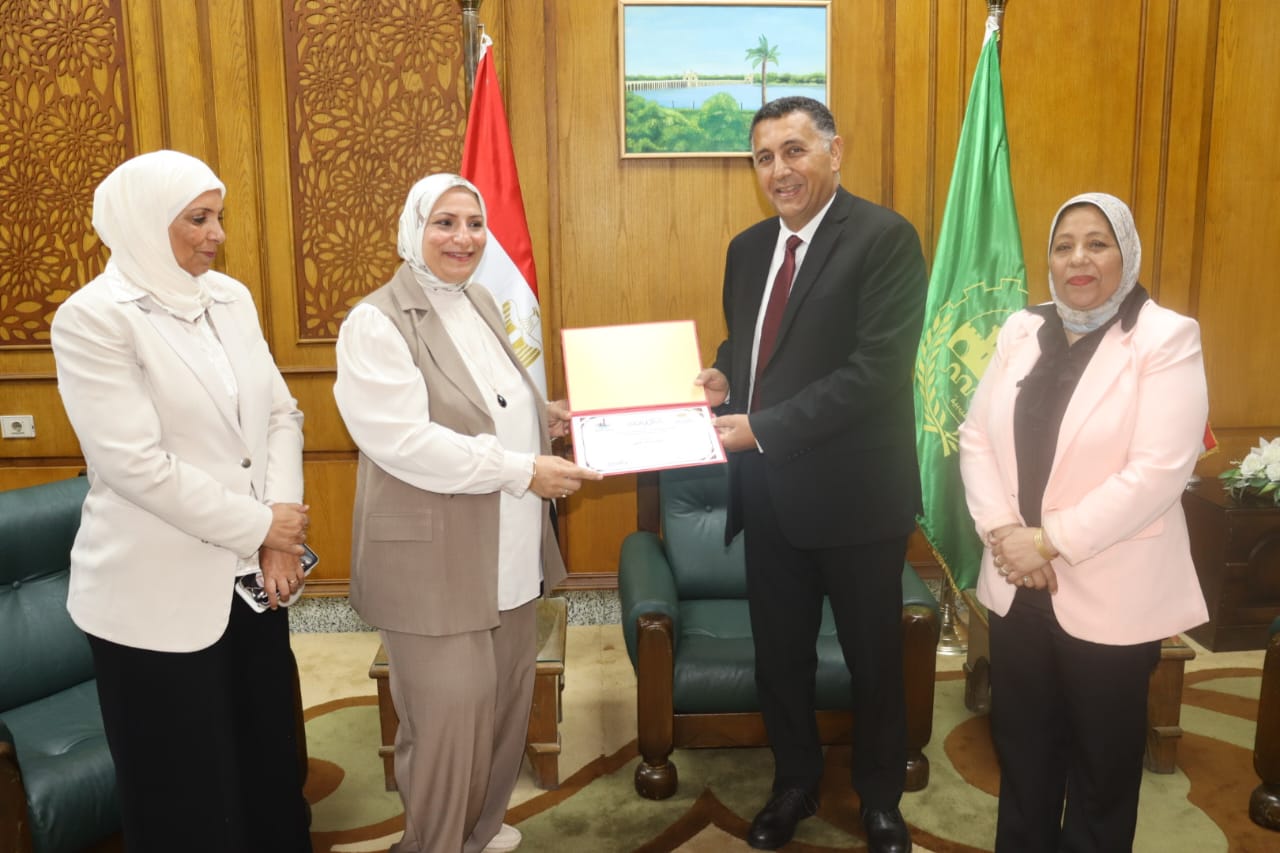 تكريم المشرفين المتميزين_1 تكريم المشرفين المتميزين_1