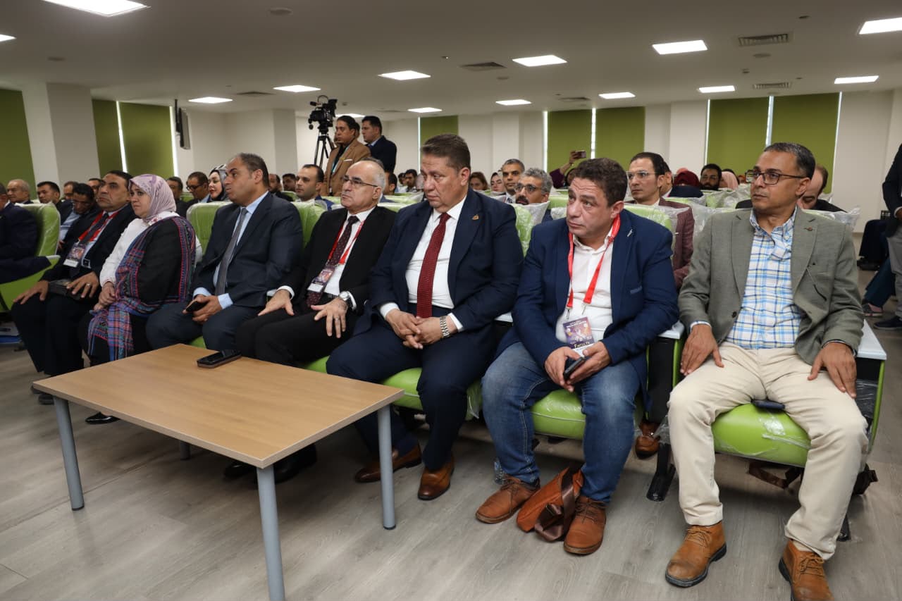 جانب من الحضور بالمؤتمر