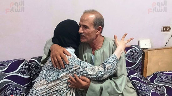 حضن-من-سارة-لأبيها