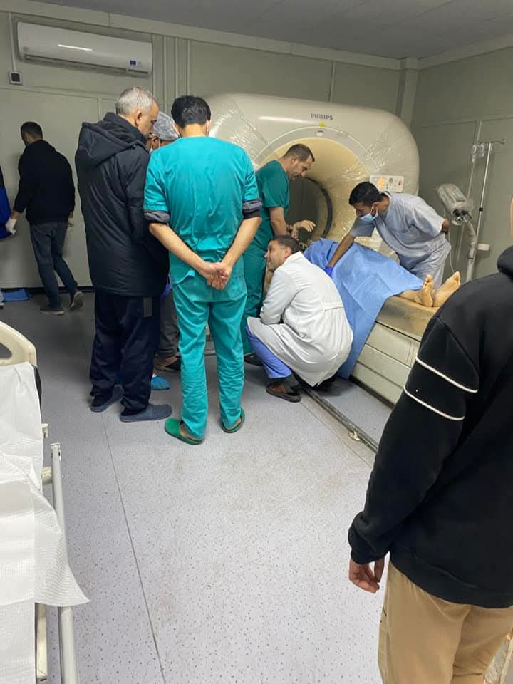 ناهض أبو طعيمة داخل مجمع ناصر الطبي
