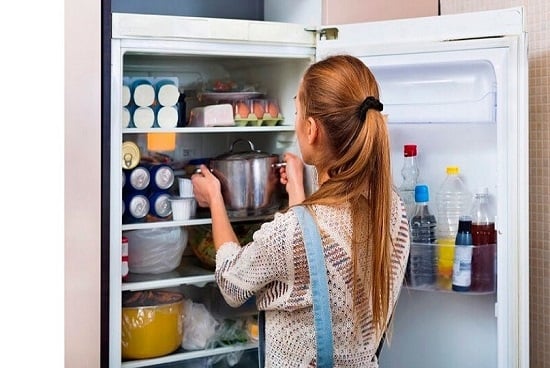 أضرار وضع طعام ساخن فى الثلاجة
