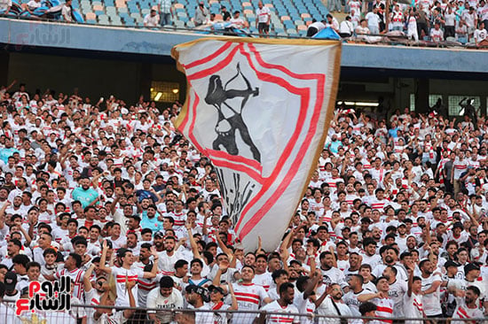 جمهور الزمالك يرفع علم النادى بالمدرجات جمهور الزمالك يرفع علم النادى بالمدرجات