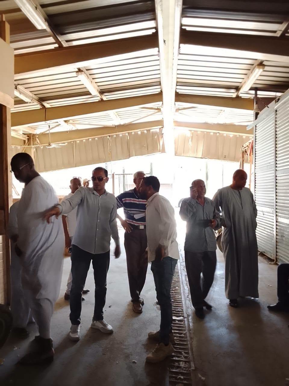 حملة شاملة لإزالة الإشغالات من السوق الحضري حتى كوبري القنطرة
