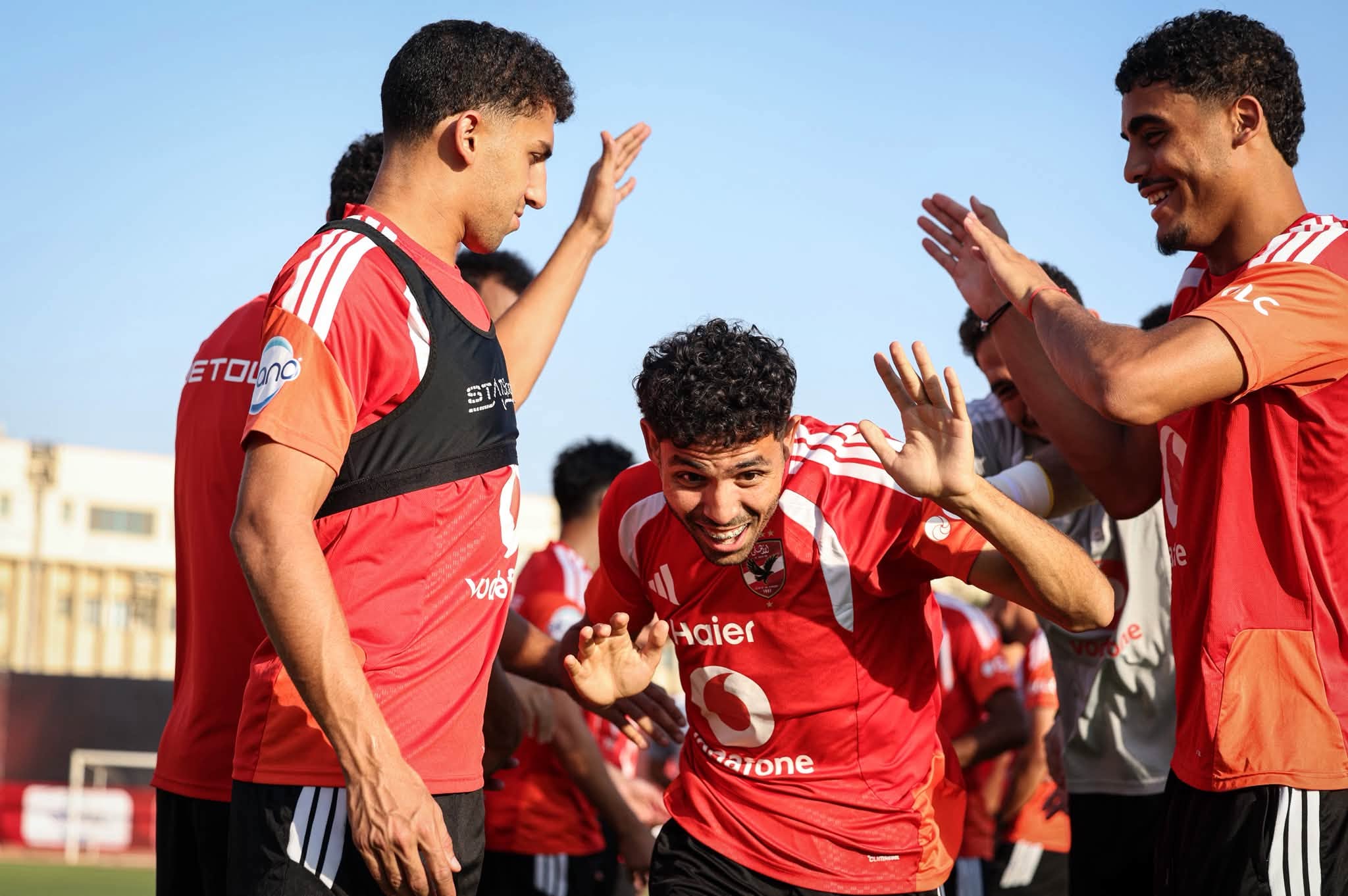 ترحيب لاعبى الاهلى بتوفيق محمد ترحيب لاعبى الاهلى بتوفيق محمد