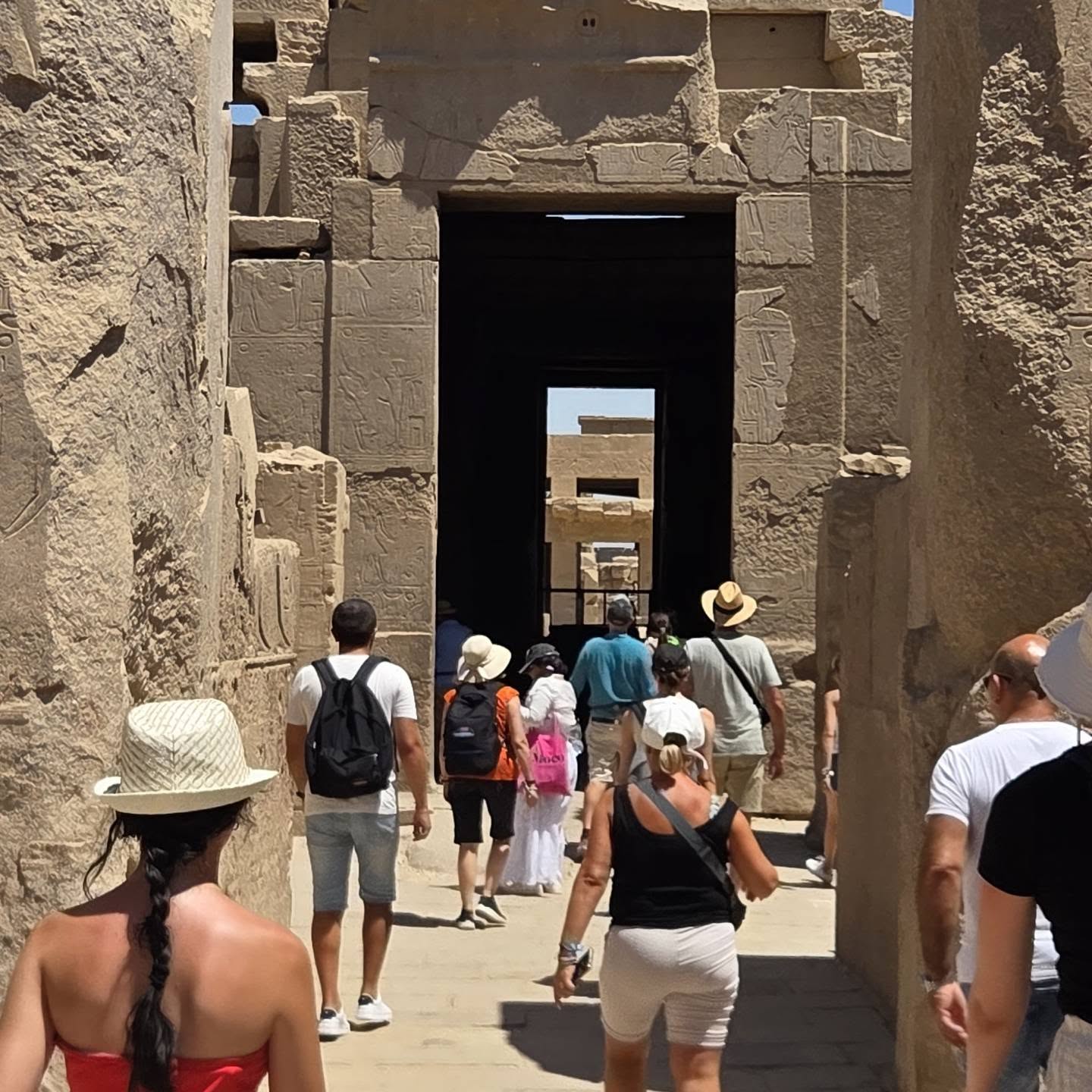 جانب من توافد السائحين فى معابد الأقصر