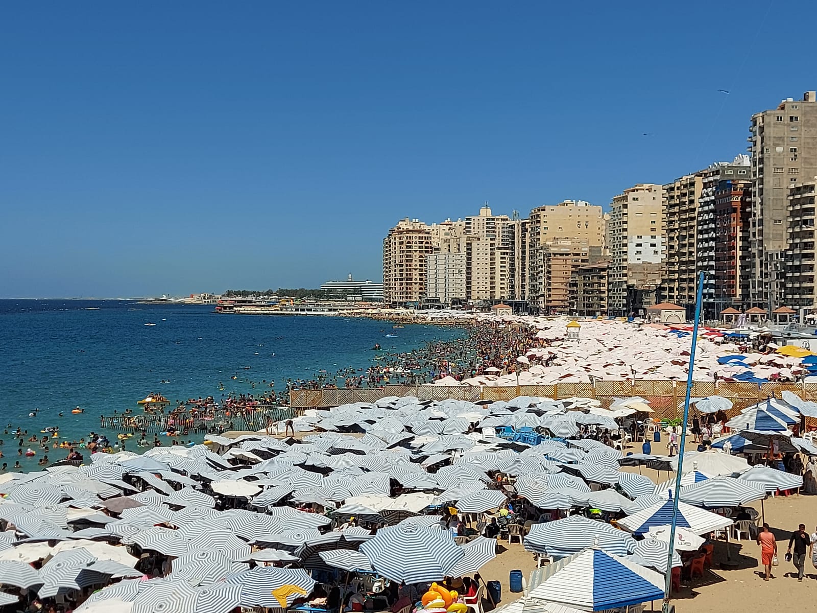 الزحام فى أفسطس 9 الزحام فى أفسطس 9