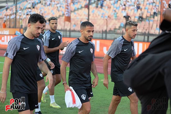 لاعبو الزمالك بعد عملية الاحماء لاعبو الزمالك بعد عملية الاحماء