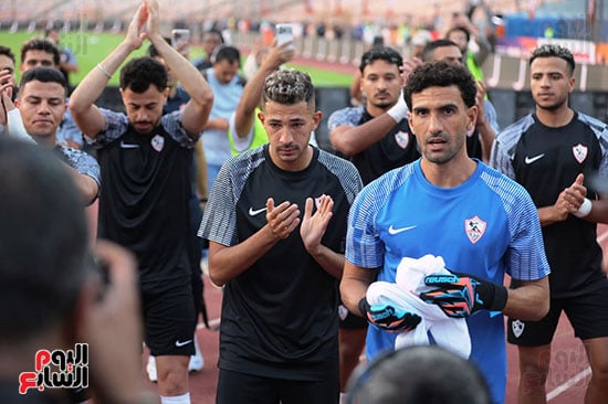عواد ولاعبو الزمالك قبل المباراة عواد ولاعبو الزمالك قبل المباراة
