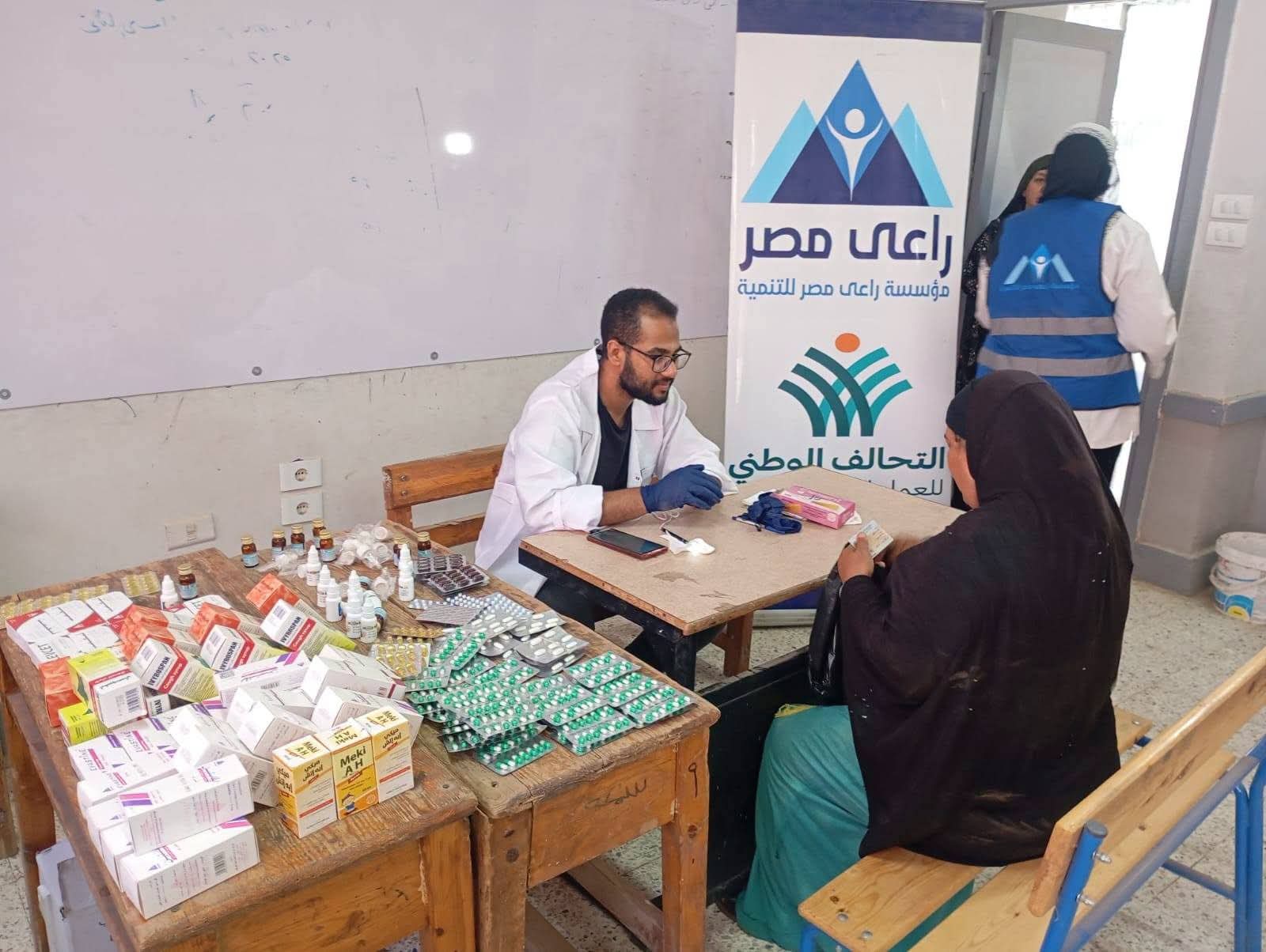 تقديم الرعاية الصحية بقافلة التحالف «إيد واحدة» فى المنيا