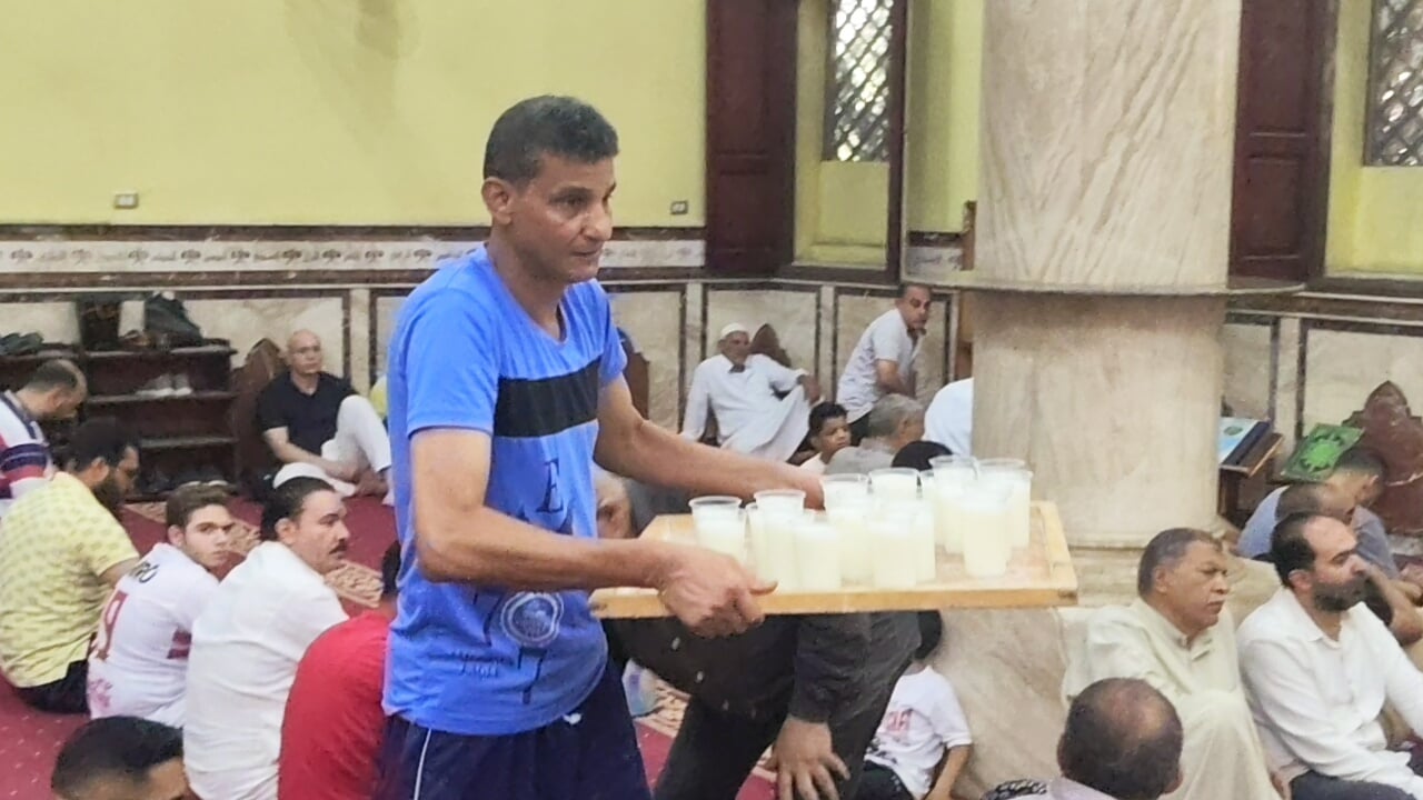 توزيع السوبيا بالمساجد احتفالا بالمولد النبوي توزيع السوبيا بالمساجد احتفالا بالمولد النبوي
