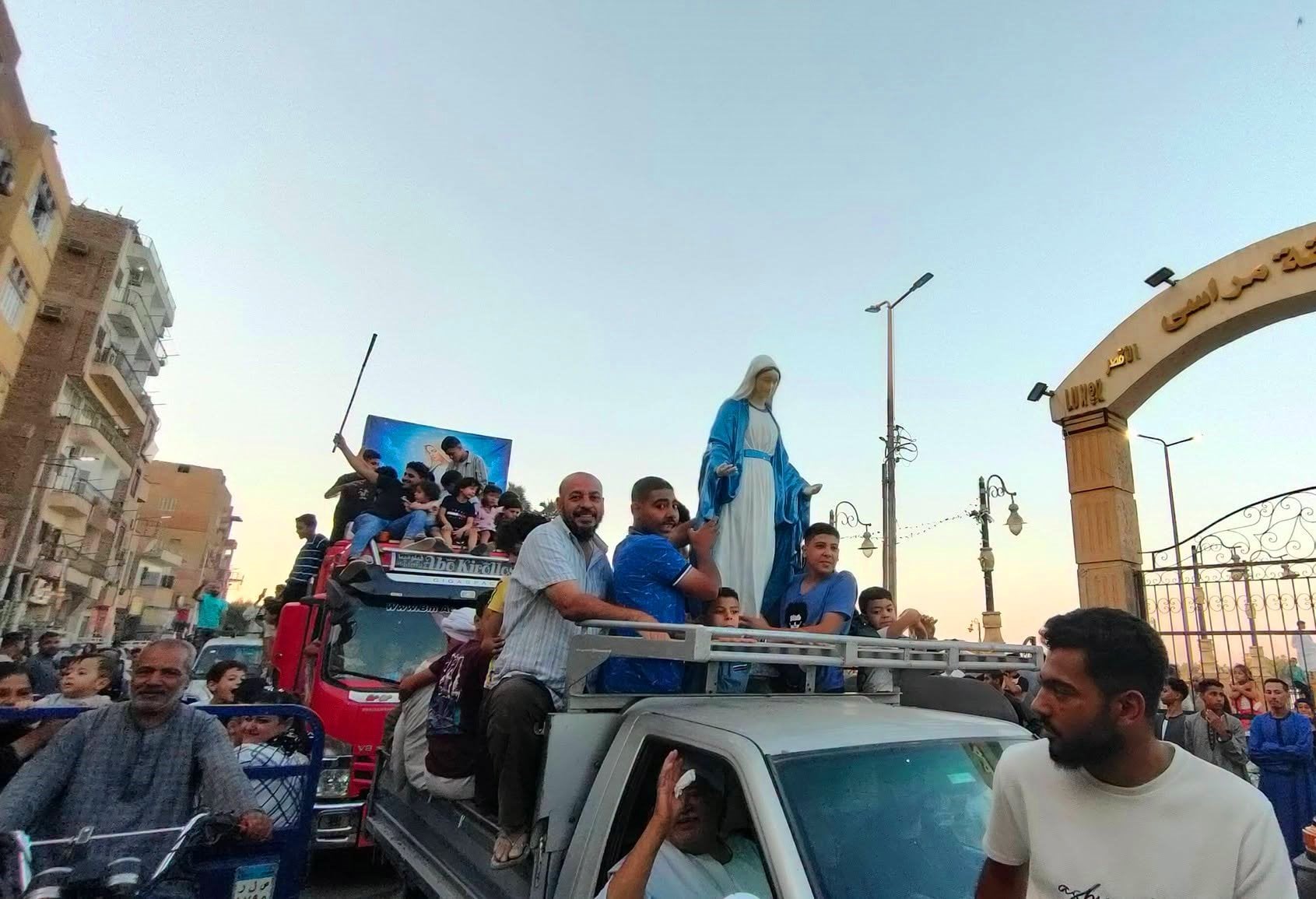 احتفالات أقباط إسنا بزفة ختام صوم العذراء مريم