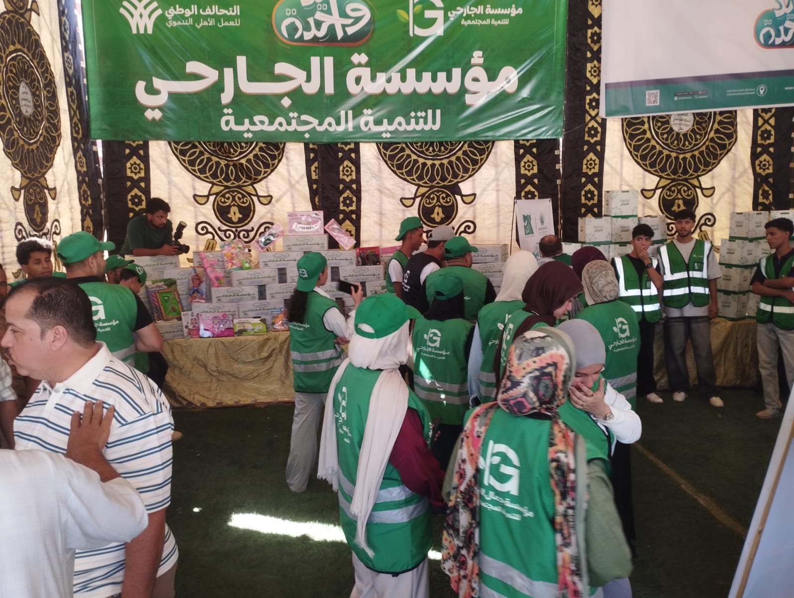 إقبال كبير من أهالى إدقاق المسك فى المنيا على قافلة التحالف الوطني إيد واحدة إقبال كبير من أهالى إدقاق المسك فى المنيا على قافلة التحالف الوطني إيد واحدة