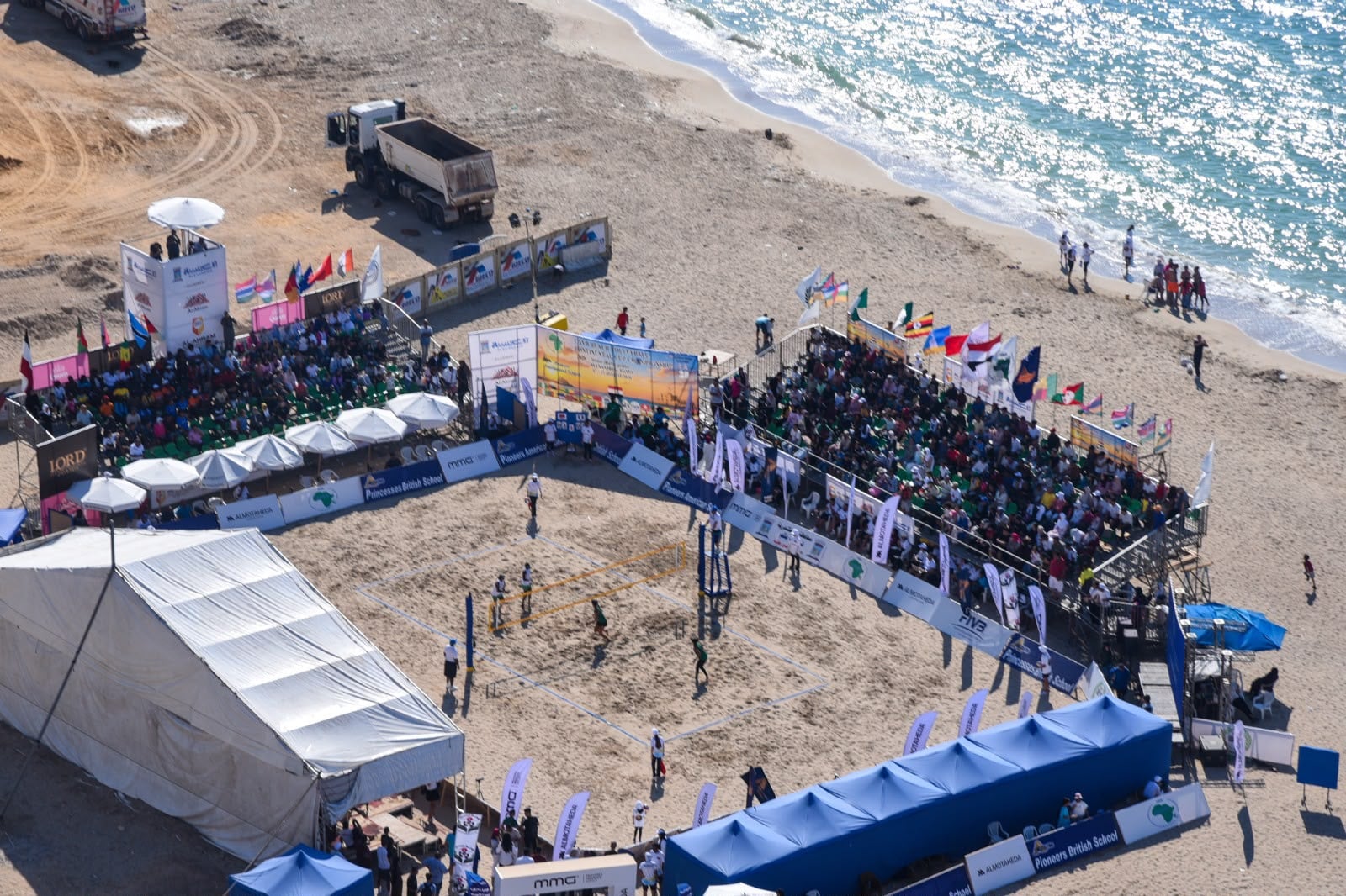 الملاعب على الشاطئ