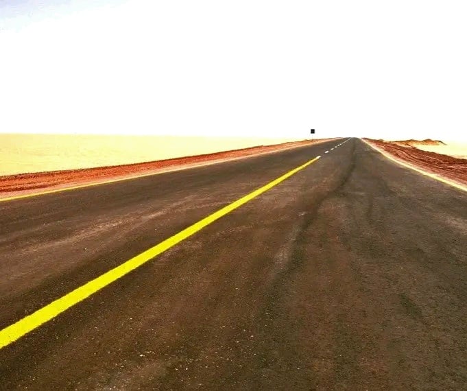 توسعة وتطوير طريق شرق العوينات
