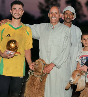 فرحة الفائزين بالخروف وبالمعزة