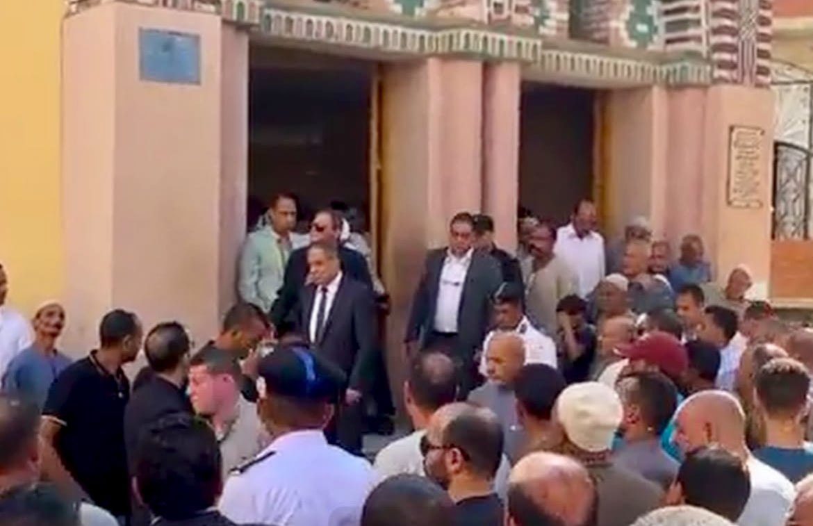 جانب من جنازة شهيد الواجب بالبحيرة جانب من جنازة شهيد الواجب بالبحيرة