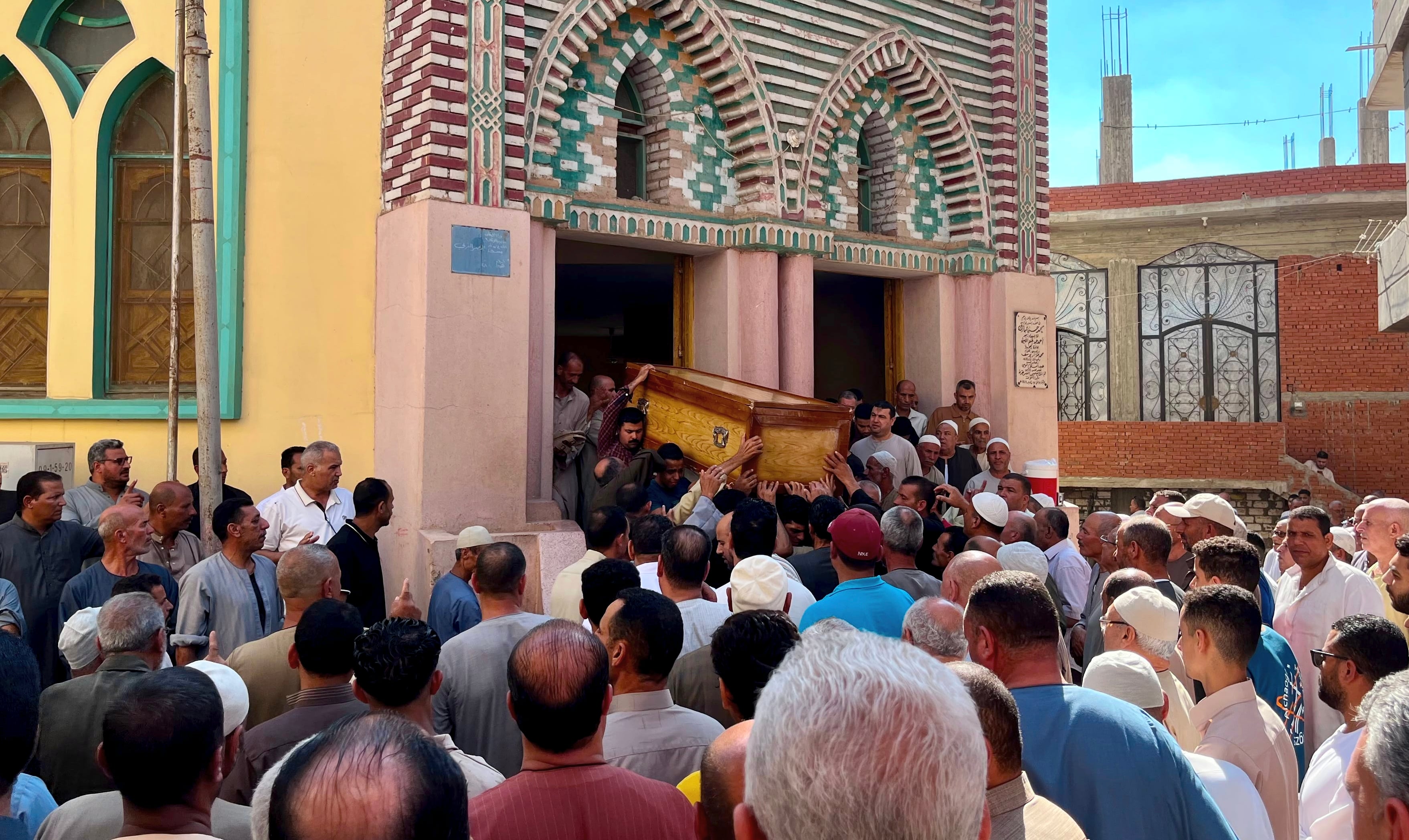 تشييع جنازة شهيد الواجب تشييع جنازة شهيد الواجب