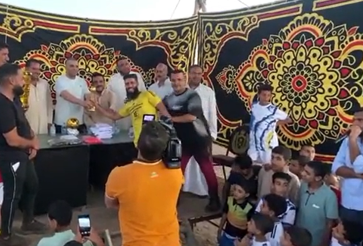 جانب من توزيع جوائز البطولة