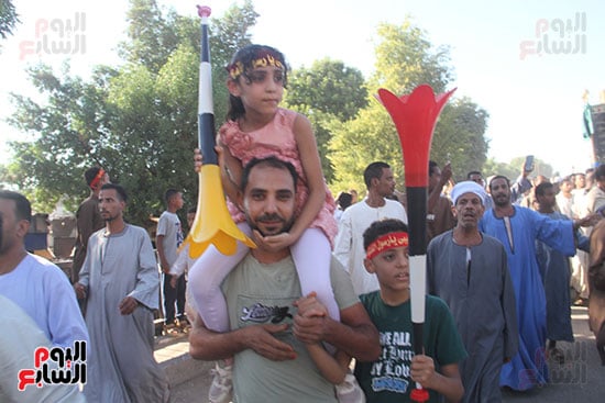 رجل-وأطفاله رجل-وأطفاله