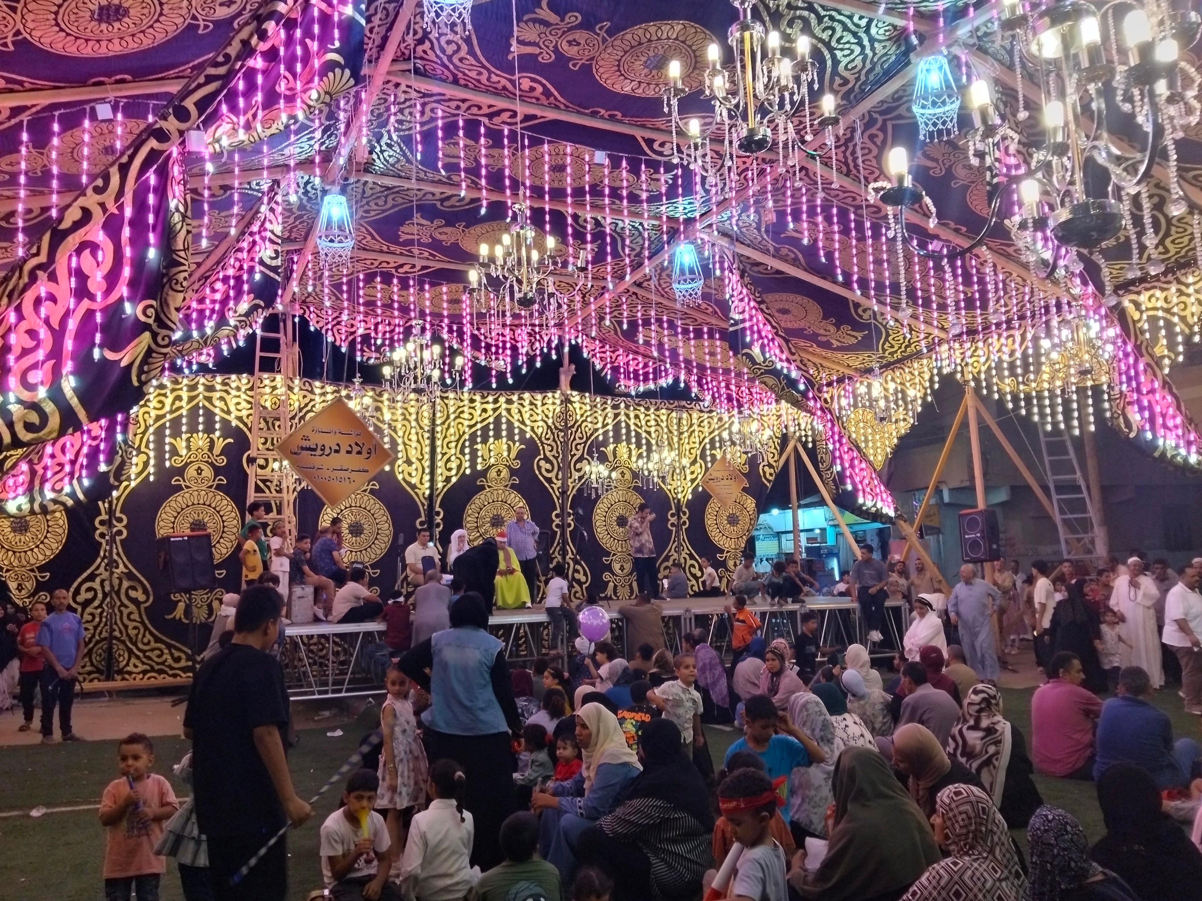 داخل السرادق داخل السرادق