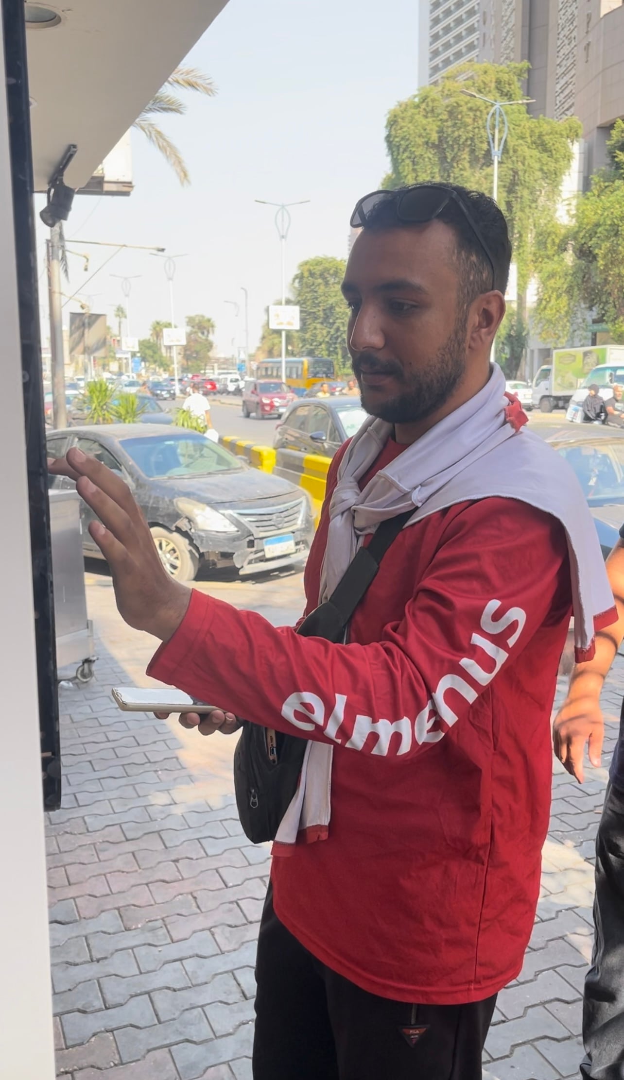 اقبال المواطنين على ماكينات الدقى الذكية