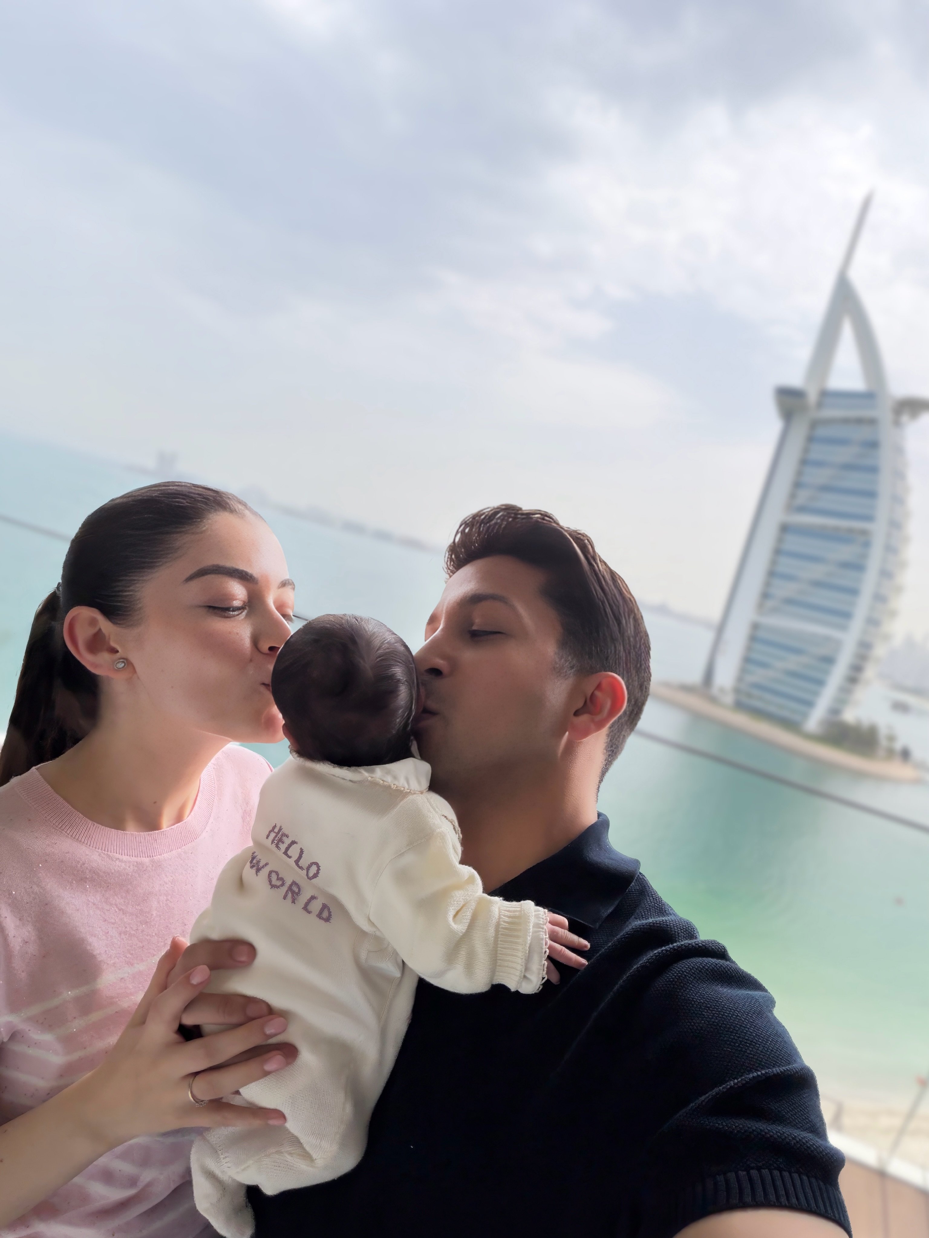 ليللا احمد زاهر وهشام جمال مع طفلتها ايلا