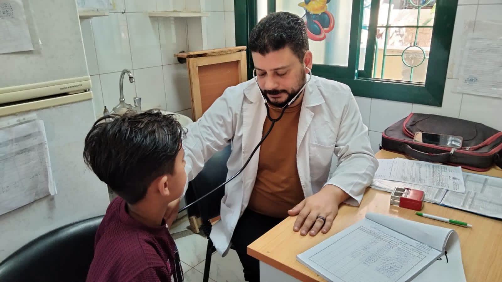 اجراء الكش الطبي على طفل