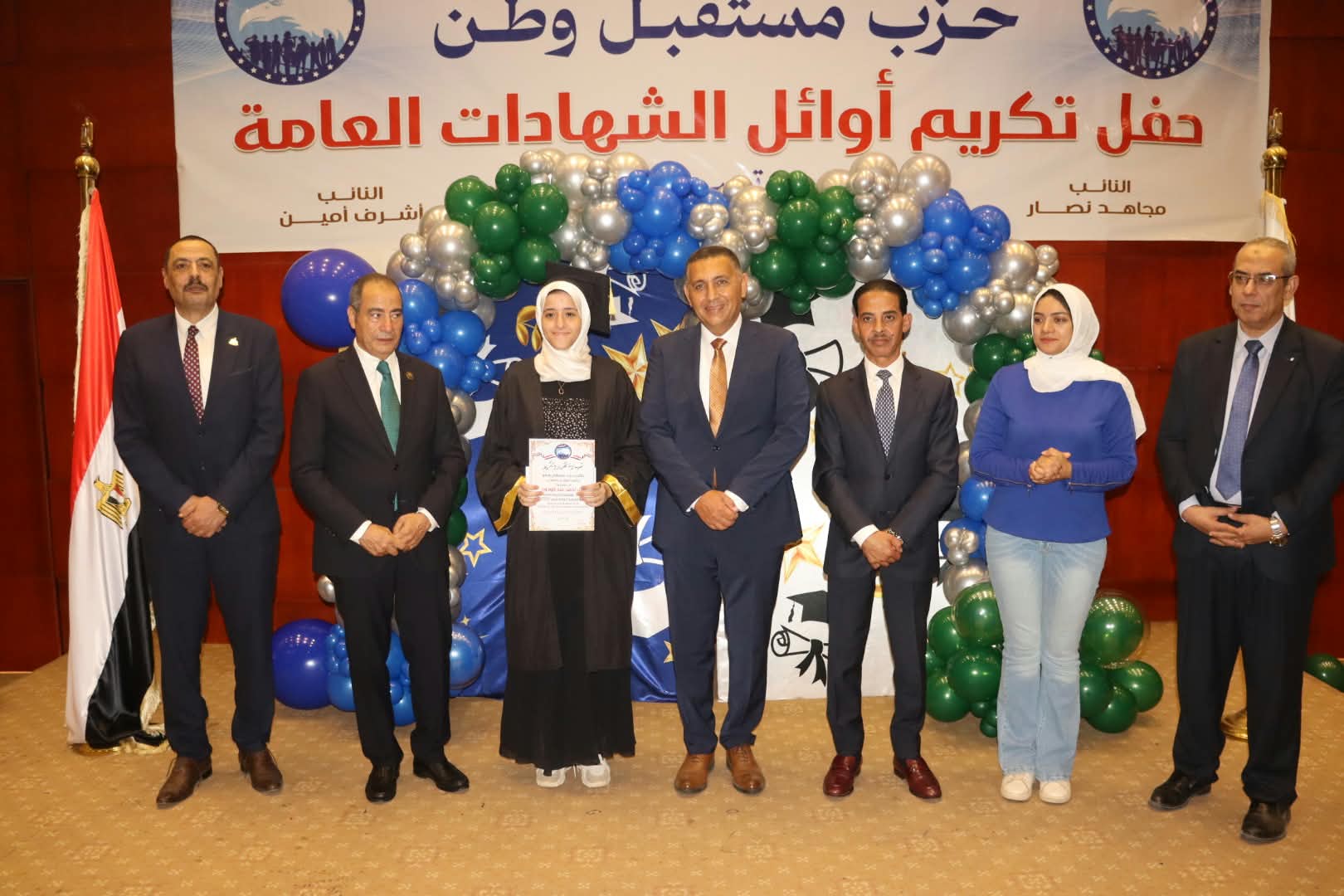 تكريم الطلاب المتفوقين تكريم الطلاب المتفوقين