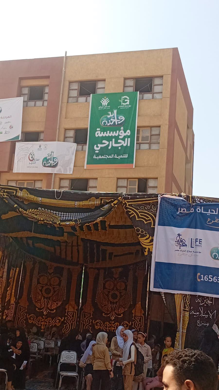 قافلة ايد واحدة للتحالف الوطنى تواصل جهودها في أسيوط (4)