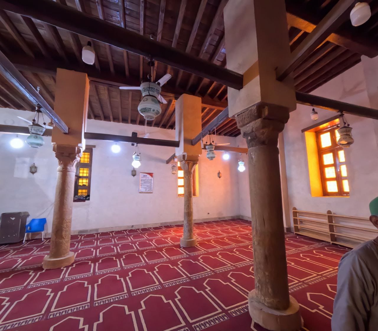 المسجد من الداخل