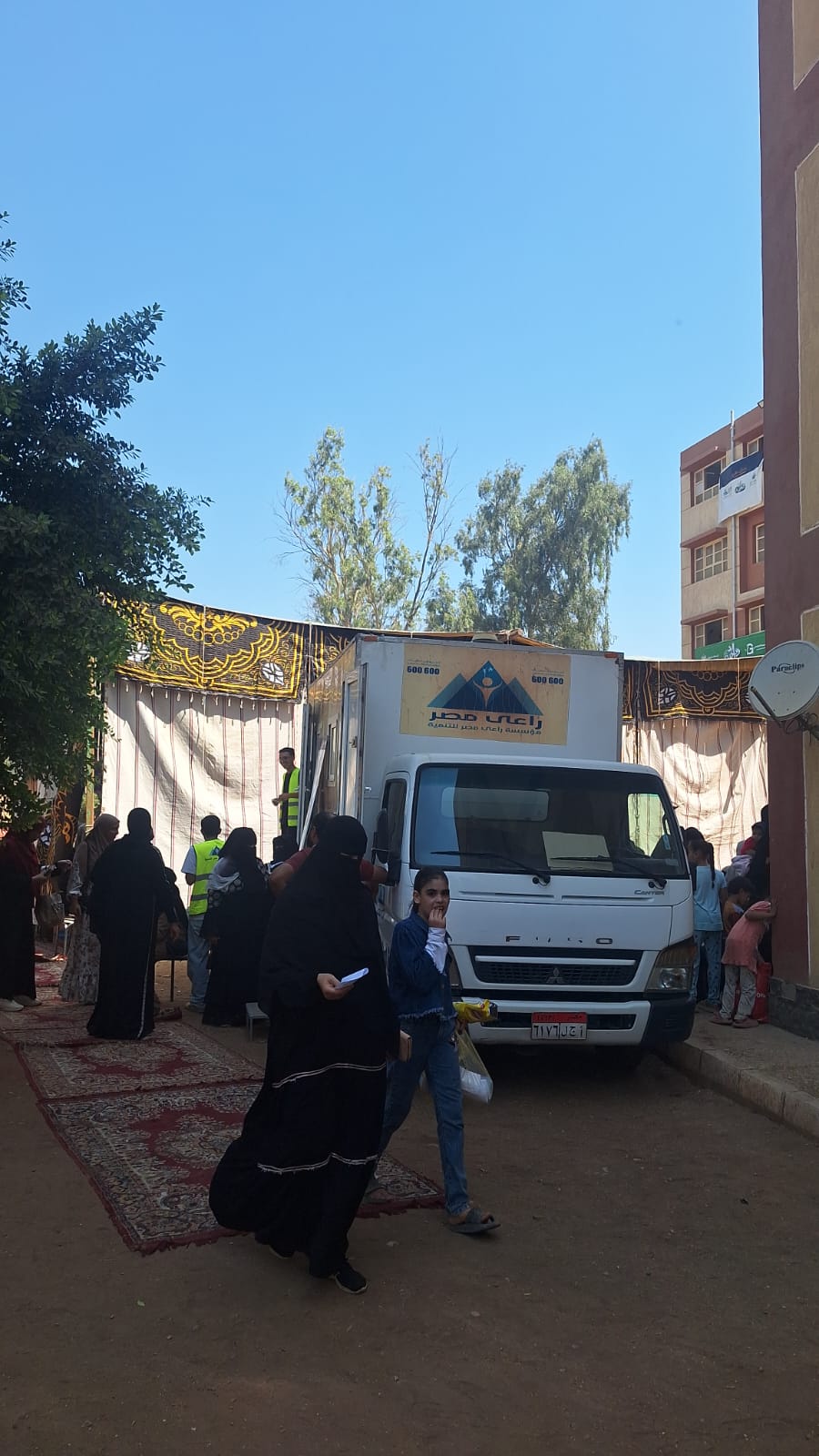 قوافل طبية متنوعة ضمن قافلة إيد واحدة (5)