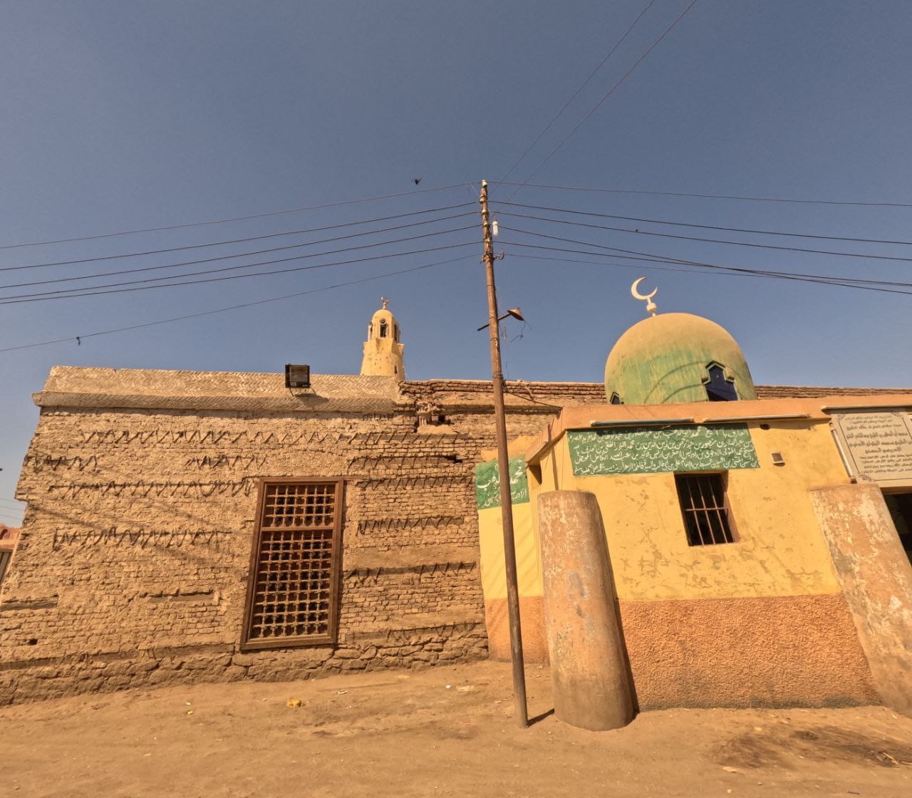 جدران المسجد من الخارج