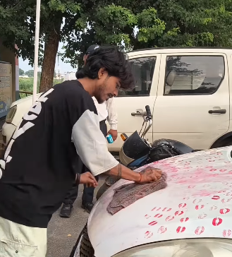 إزالة أحمر الشفايف