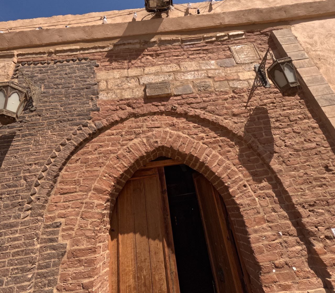 بوابة المسجد القديمة