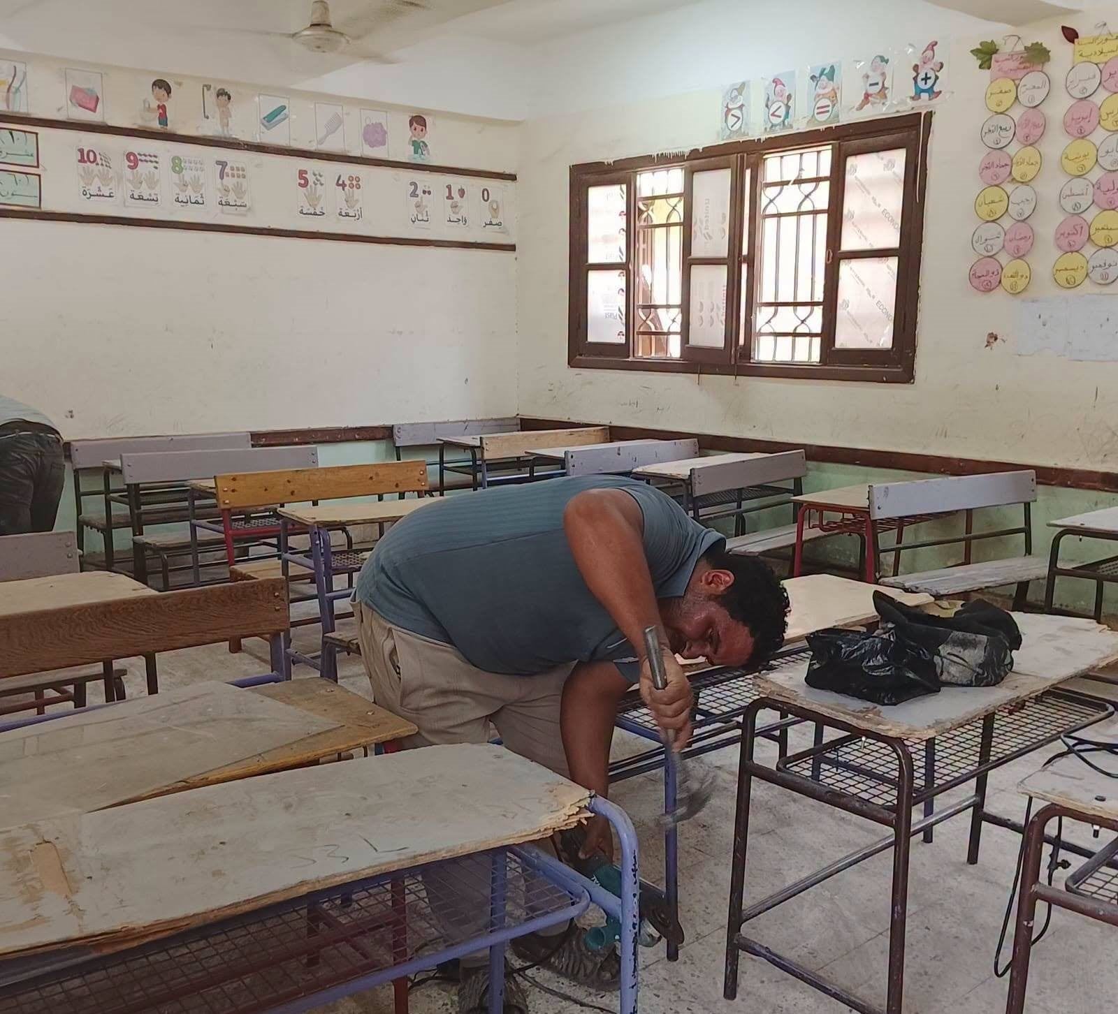 صيانة الديسكات بالفصول قبل دخول العام الدراسي الجديد