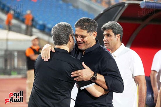 لقاء الاجهزة الفنية قبل المباراة
