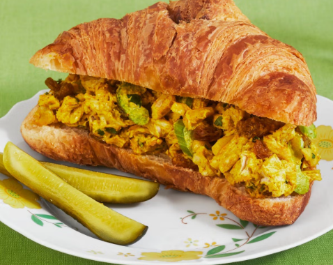 سلطة دجاج بالكاري